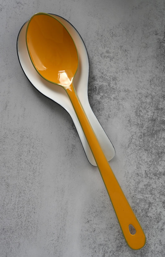 Schwarz-weiße Löffelablage