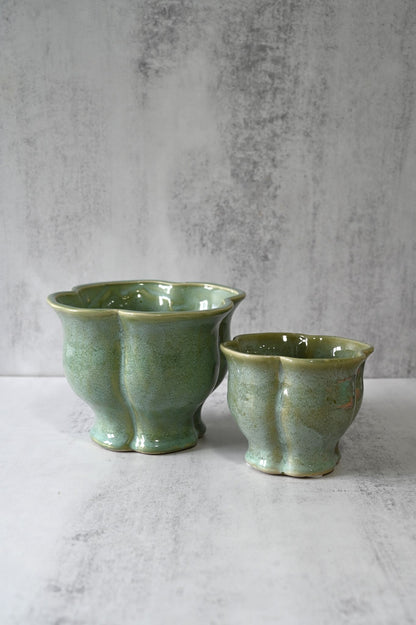 Kleiner grüner Blumentopf mit Glocke aus Keramik 