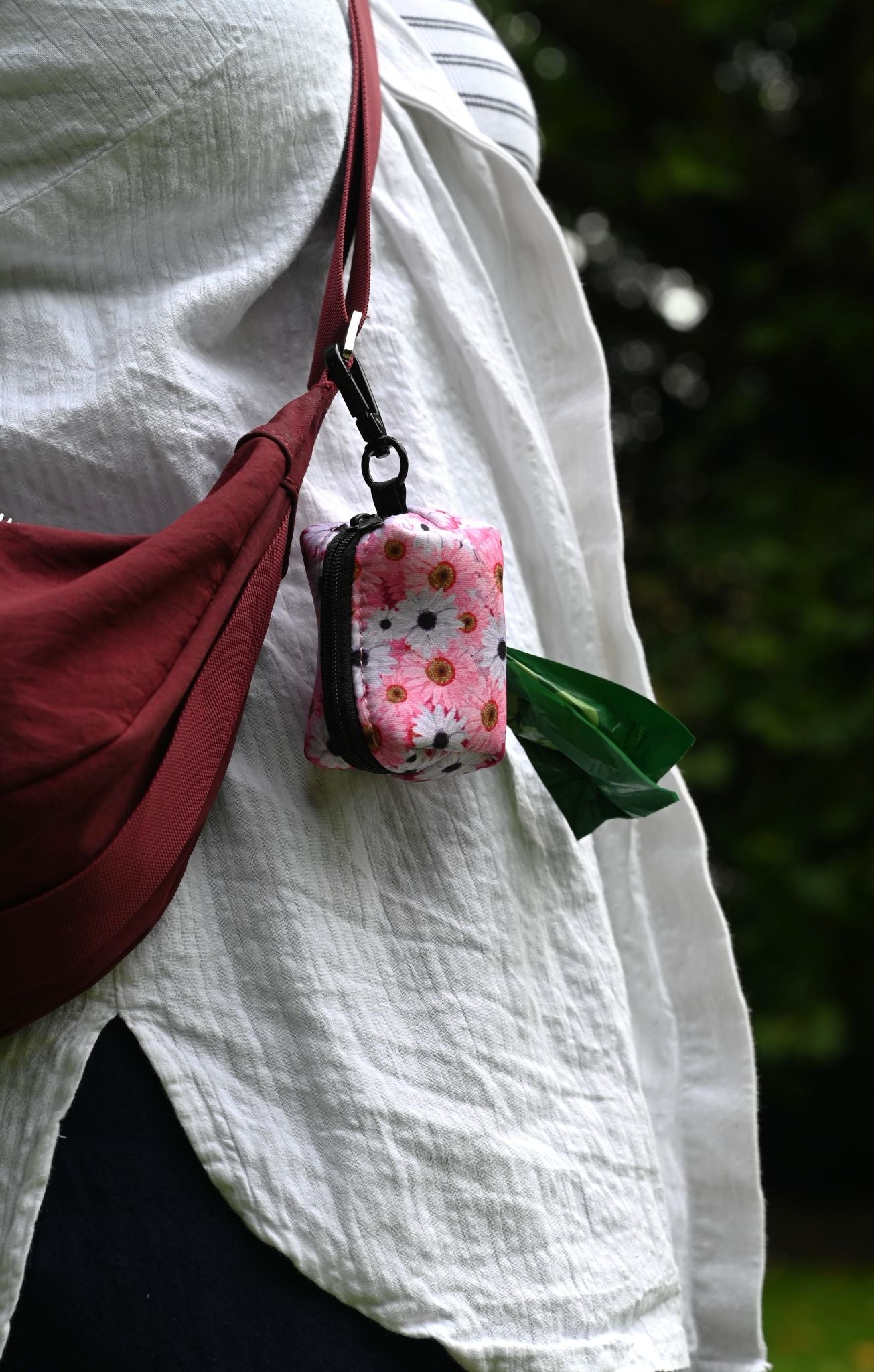 Pink Daisies Poo Bag Holder