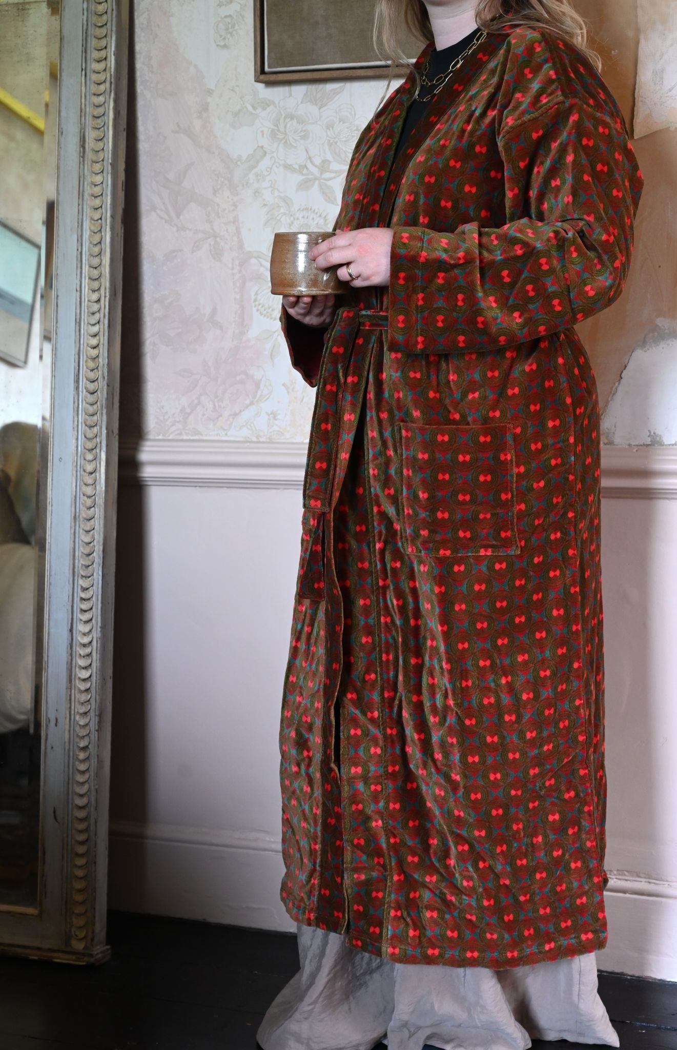 Velvet Gentleman-Style Smoking Robes