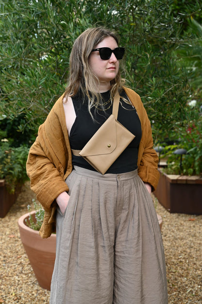 Sac ceinture en cuir beige Betty 