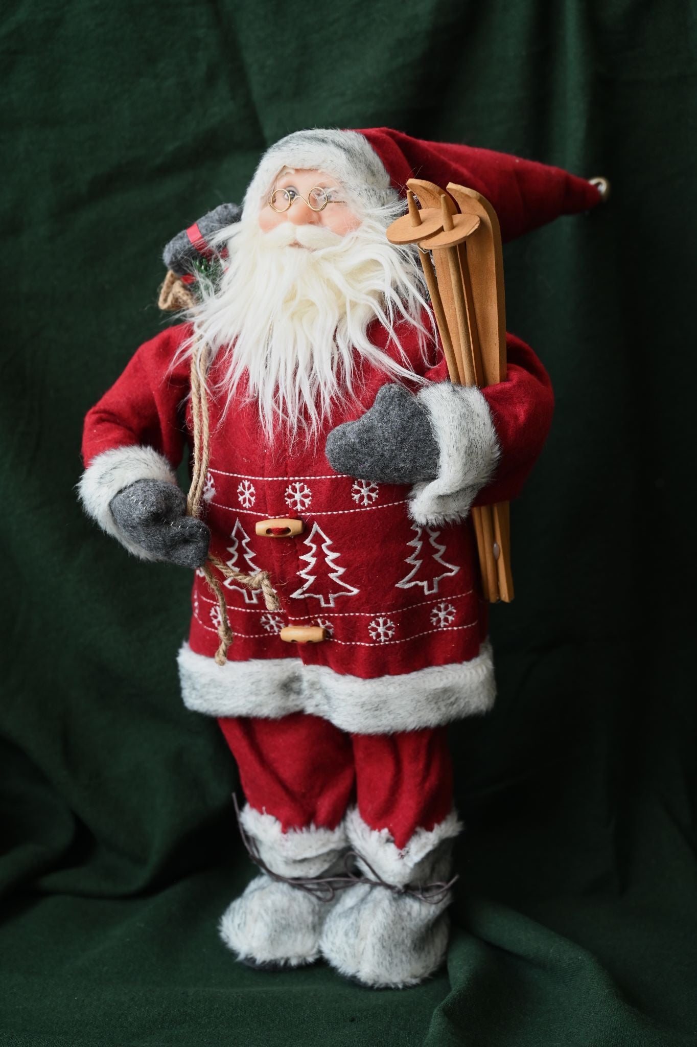 Père Noël debout traditionnel 
