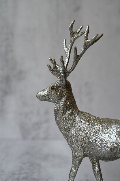 Stehender silberner Glitzerhirsch 