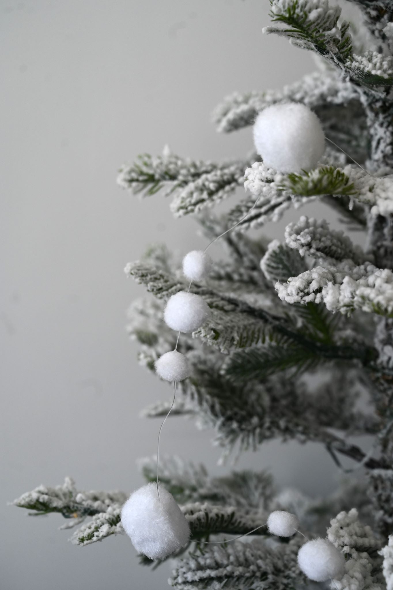 Schneeball-Pompon-Girlande 