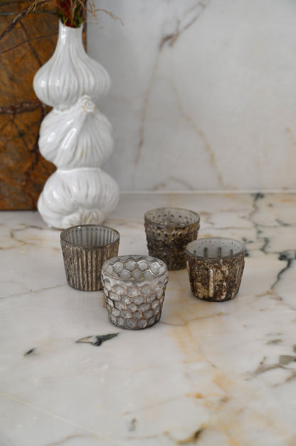 Lot de quatre bougies votives en verre antique