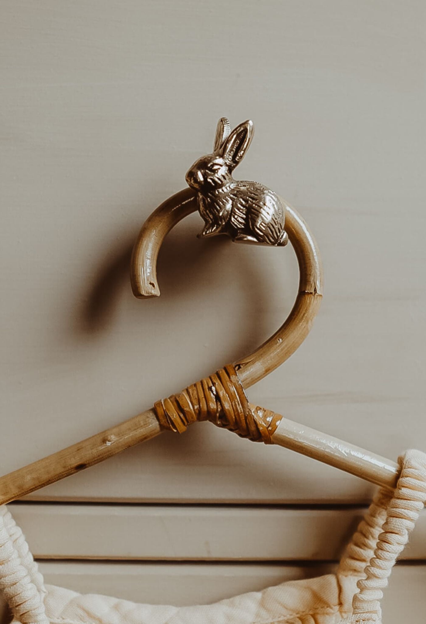 Messingknopf mit Hasenmotiv 