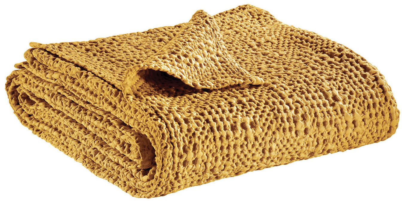 Kuscheliger Stonewashed-Überwurf – warme Farbkollektion 