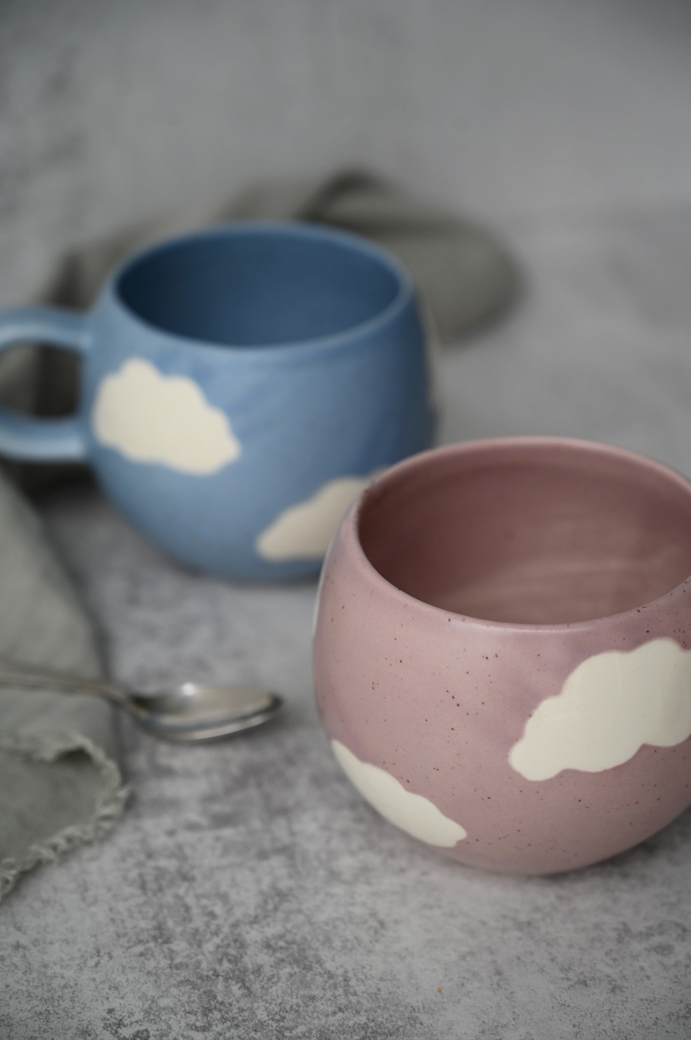 Tasse mit rosa Wolkenball 