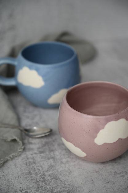 Tasse mit rosa Wolkenball 