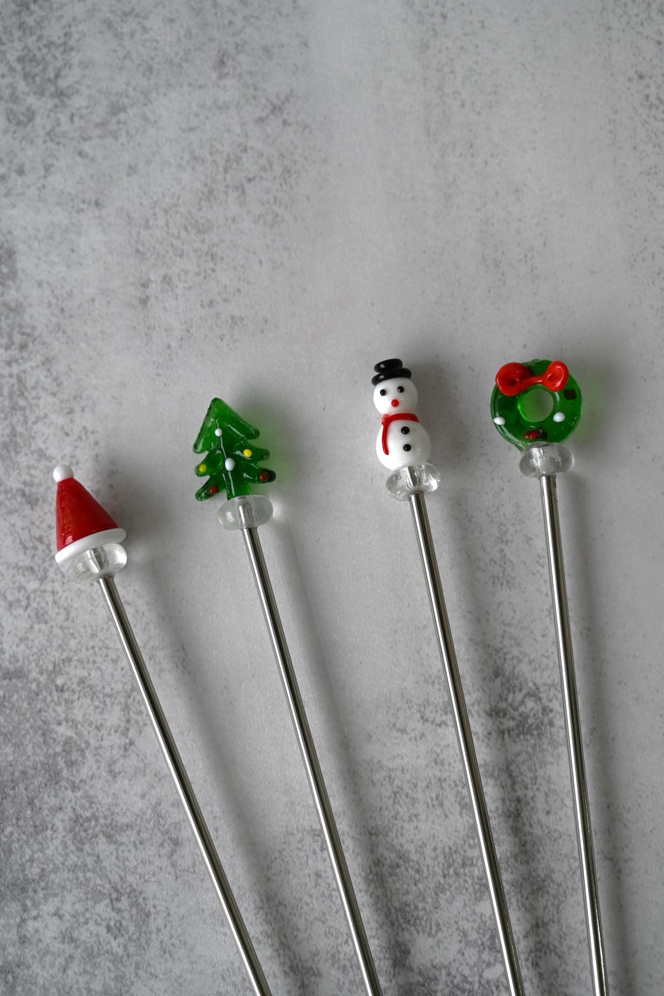 Set mit vier weihnachtlichen Cocktailrührern 