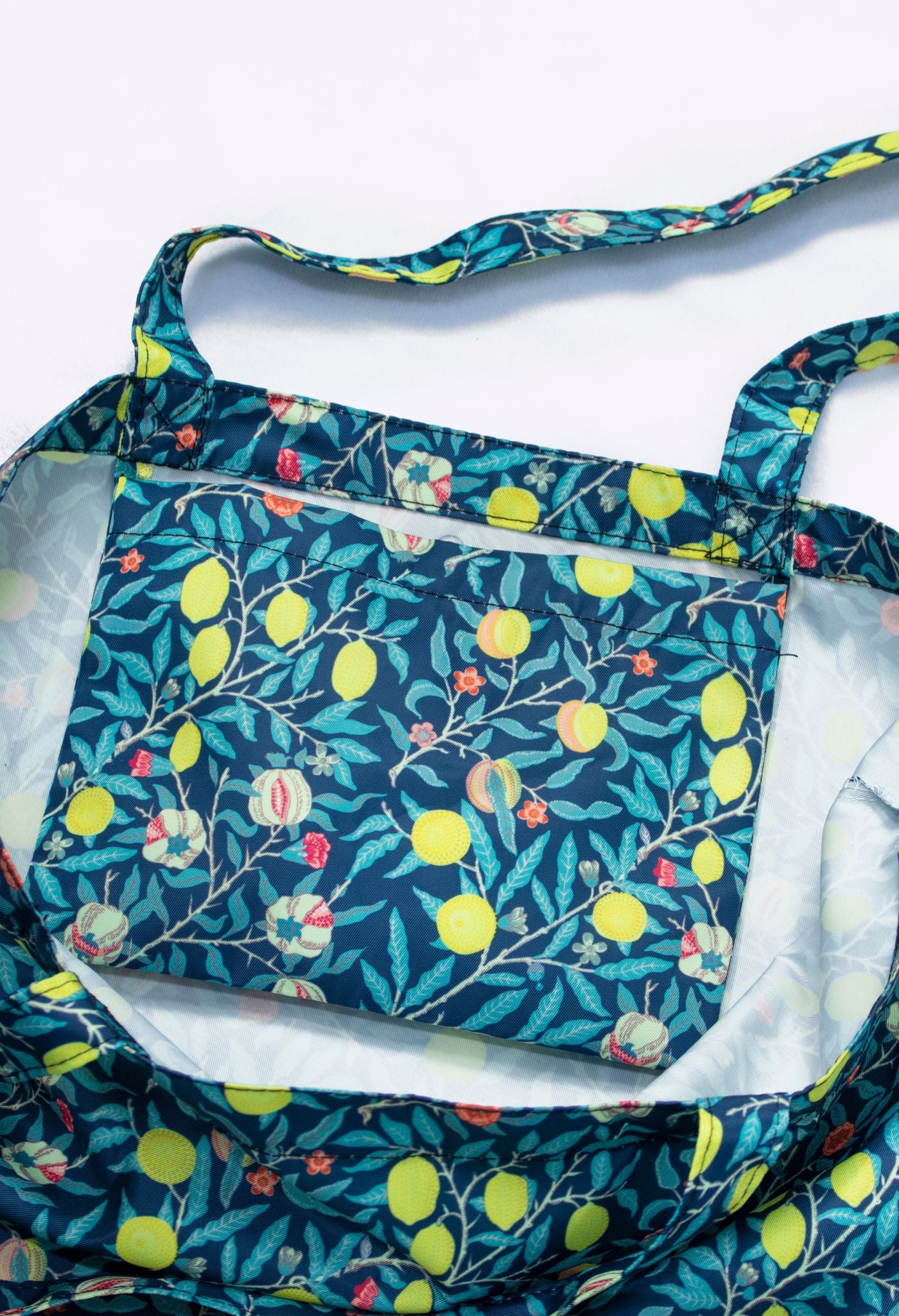 Kind Bag – Sac De Courses Réutilisable Recyclé – Fabriqué à Partir De 6 Bouteilles Plastique – Résistant à L’eau, Charge 20 Kg – Se Plie En Pochette 13x12 Cm