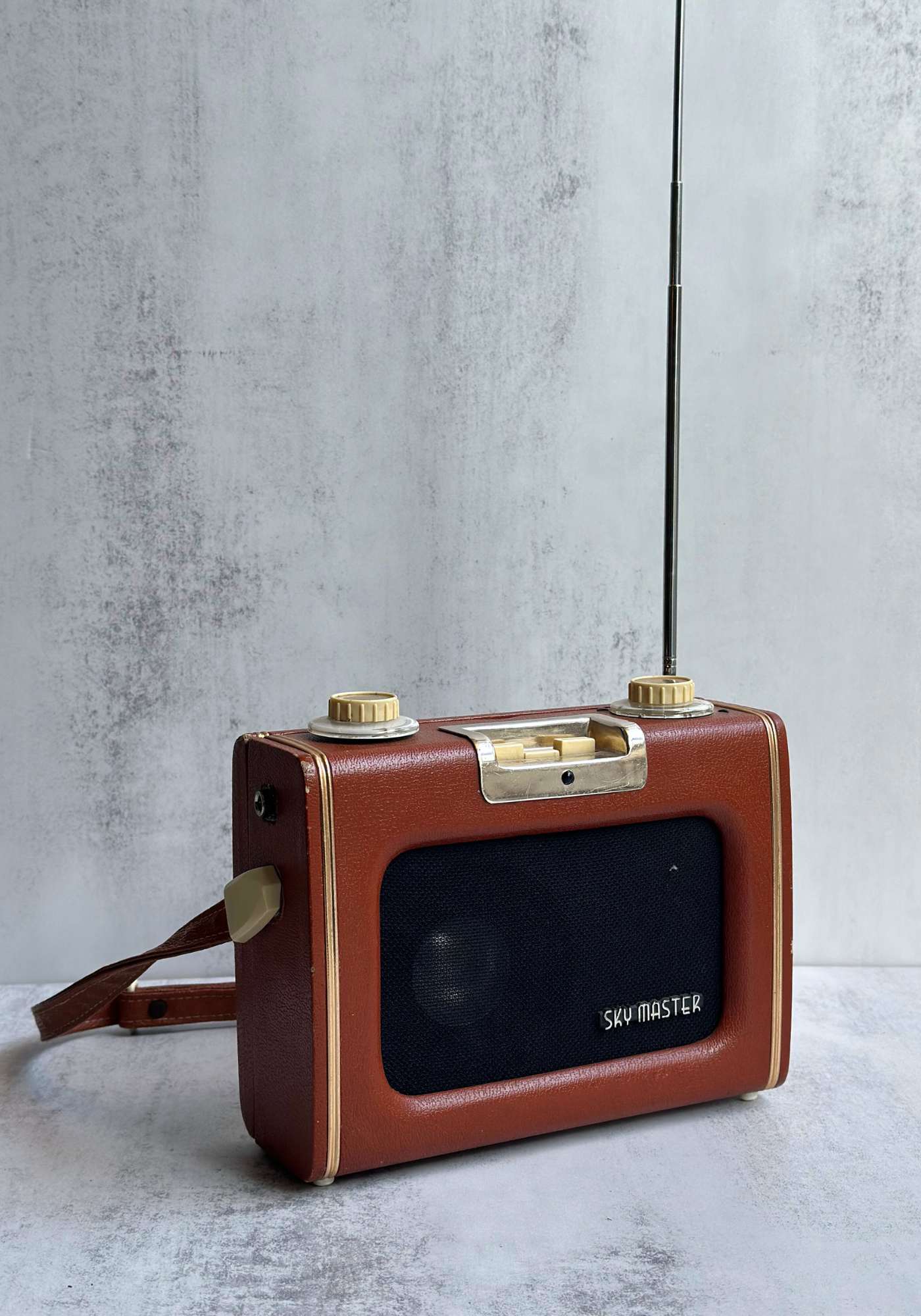 Refurbished Vintage Sky Master Radio Speaker