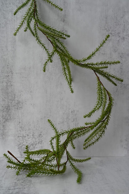 Club Moss Garland