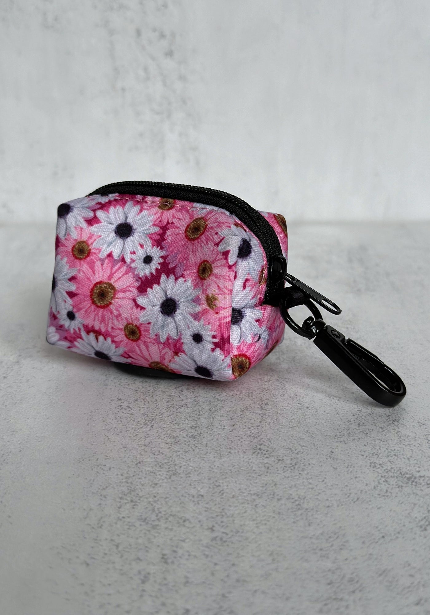 Pink Daisies Poo Bag Holder