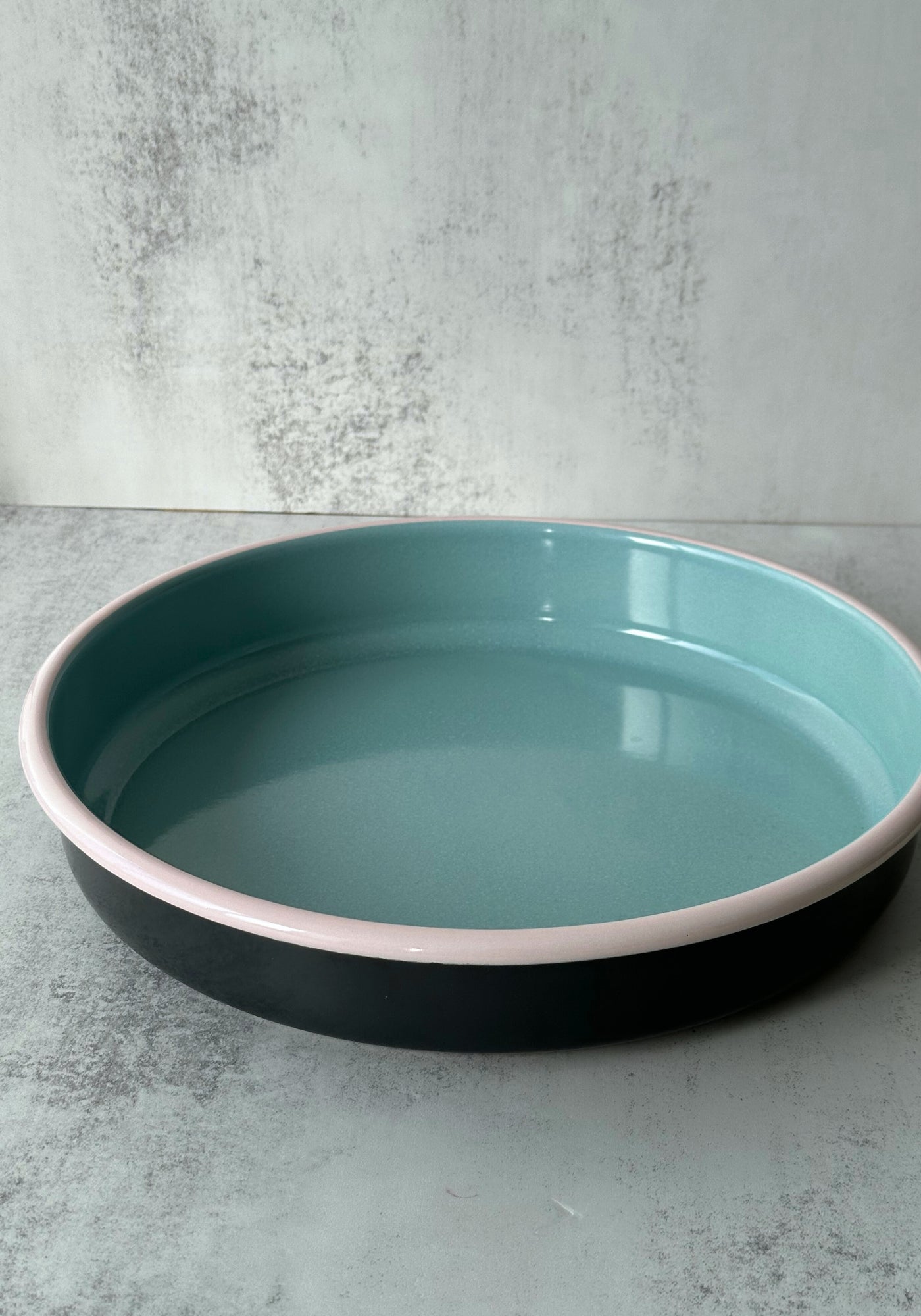 Grand plat rond en émail pour four Always Sunday 