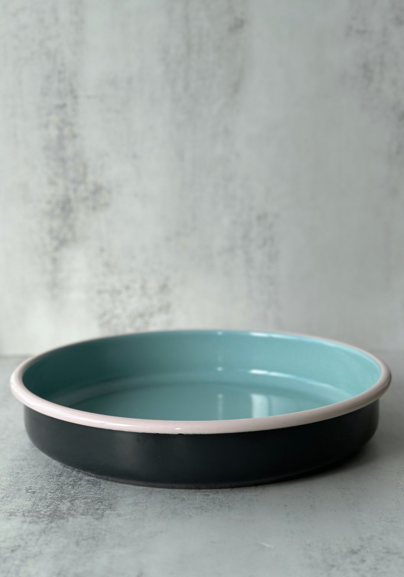Grand plat rond en émail pour four Always Sunday 