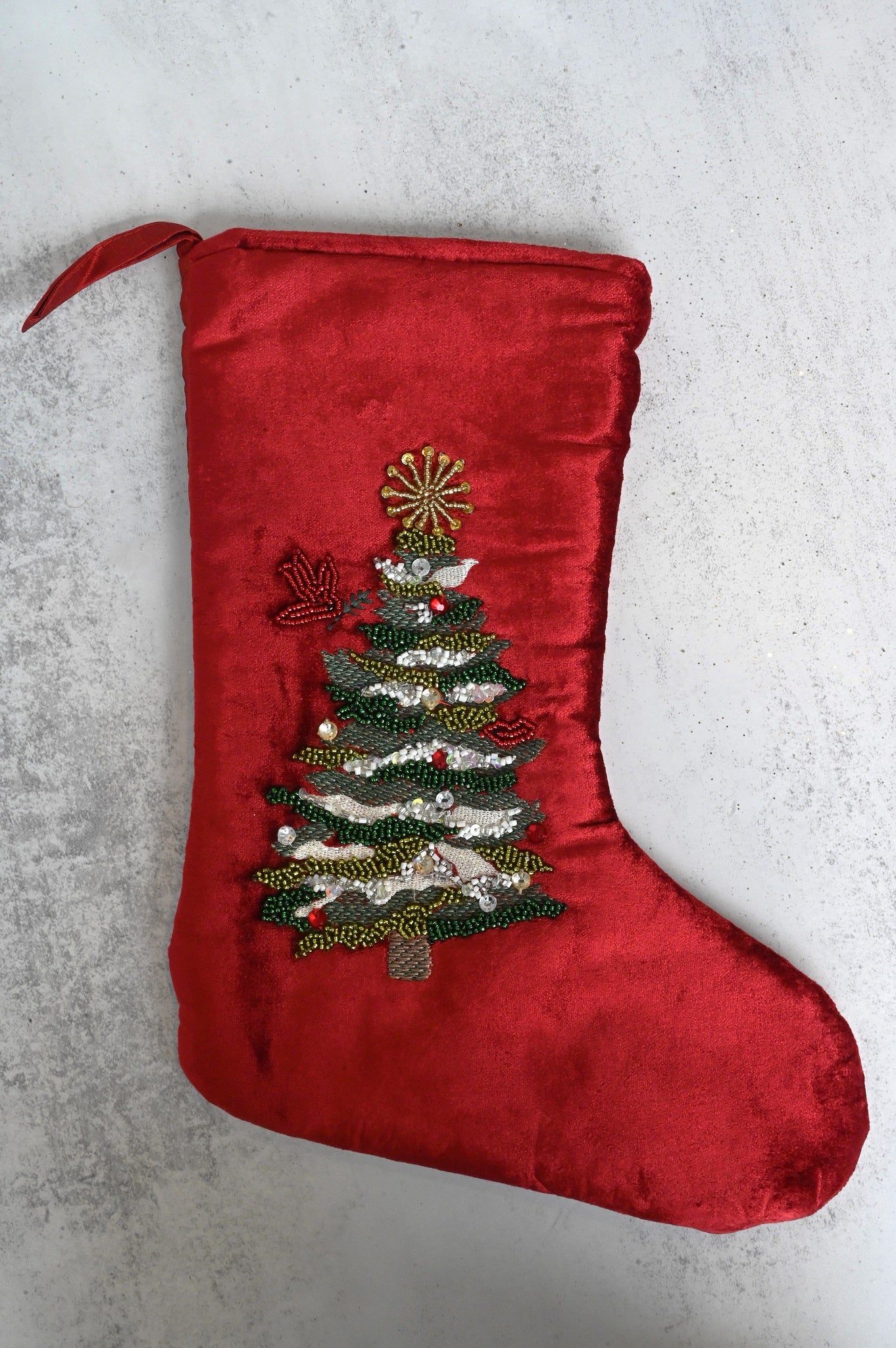 Chaussette de sapin de Noël en velours rouge 