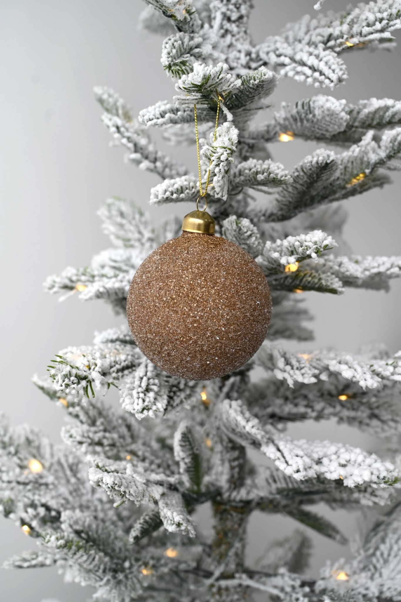 Boule de Noël à paillettes en forme de truffe au chocolat