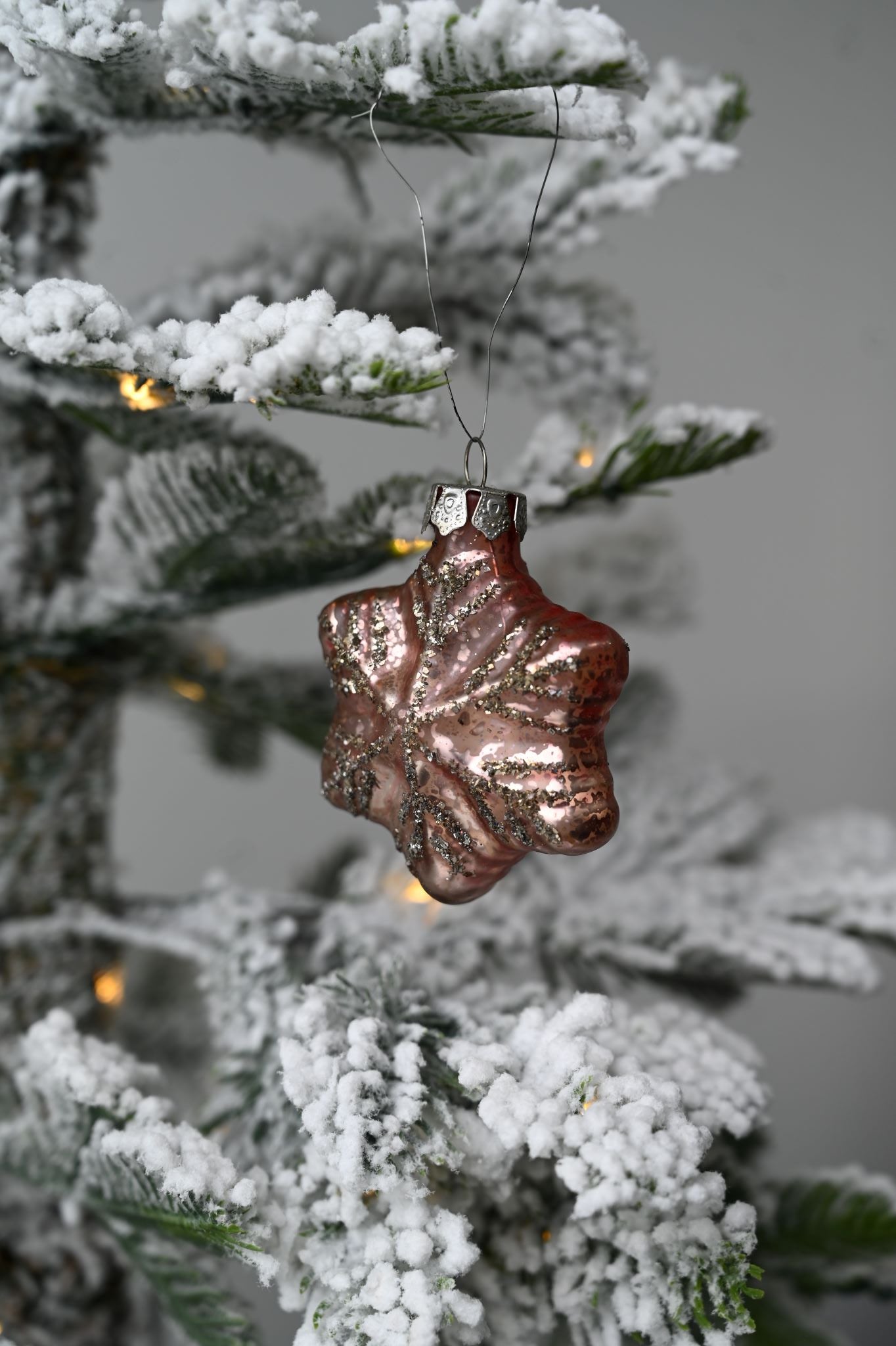 Boule de Noël à paillettes roses