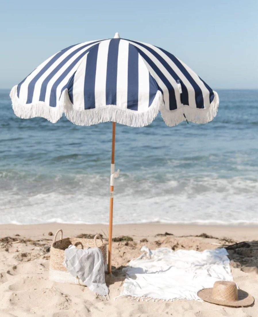 Urlaubs-Strandschirm – Marineblau gestreift 